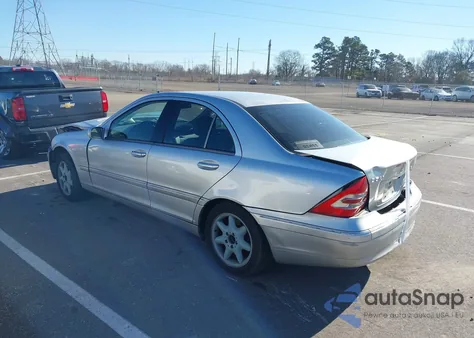 2004 Mercedes-Benz C 240 z USA, uszkodzony, nr VIN WDBRF61J14E018790